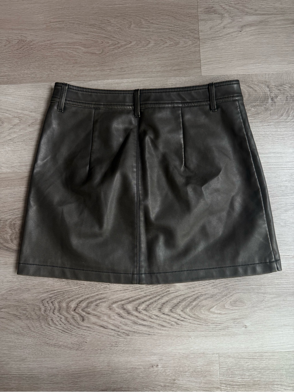 Kendall & Kylie Black Faux Leather Mini Skirt With Zipper Accents Size S — image 8 of 8